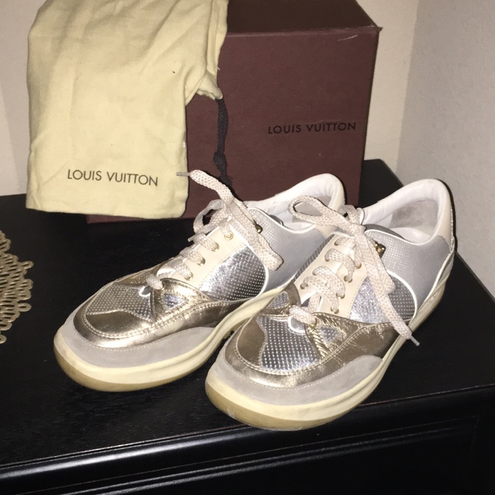 LOUIS VUITTON SNEAKERS
